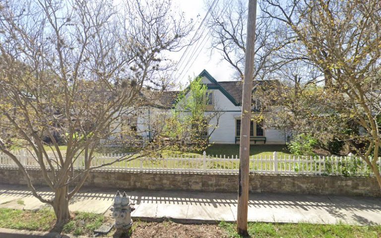 Annie Flink Broker Front Perch Realty Group at Kelly Right Real Estate of Texas