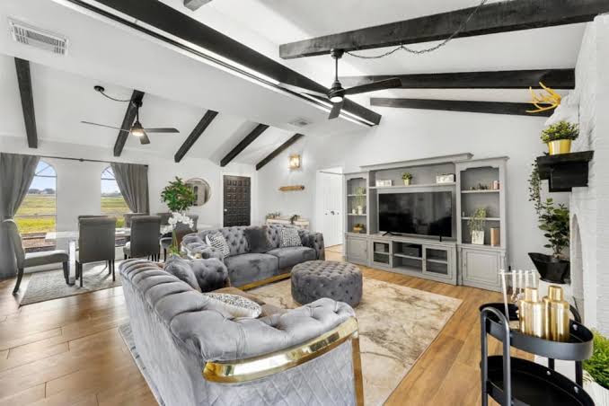 Farm Retreat with Jacuzzi, Fire Pit, Mini Goats, Mini Ponies and Mini Cows – Three-Bedroom House