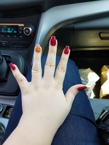 Hot Nails & Spa