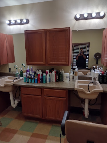 Mariposa Salon