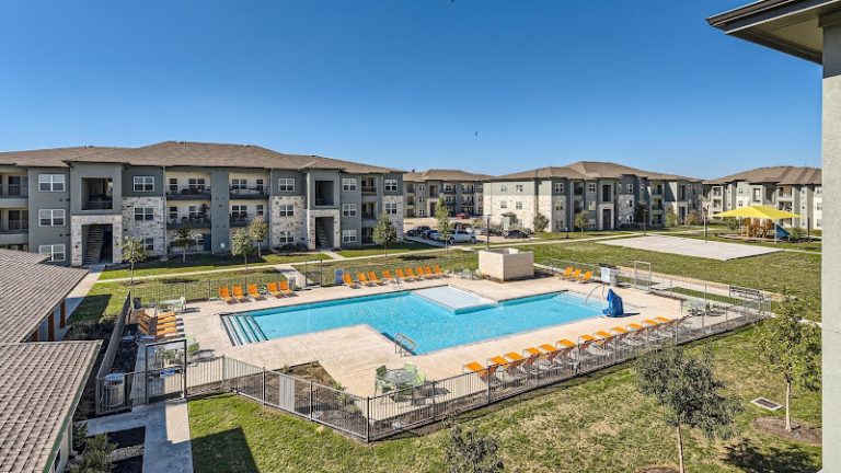 Mission Trail at El Camino Real Apartments