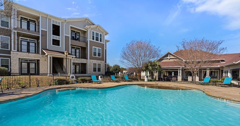Parkway Grande Apartment Homes