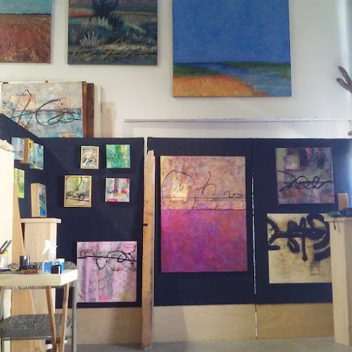 Red Zipper Art Studio
