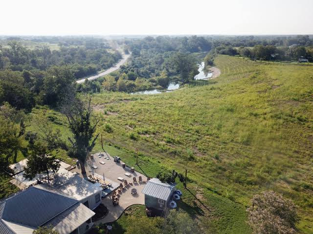 Riverbend Hideaway – Blanco River Farmhouse with a Touch of Tech