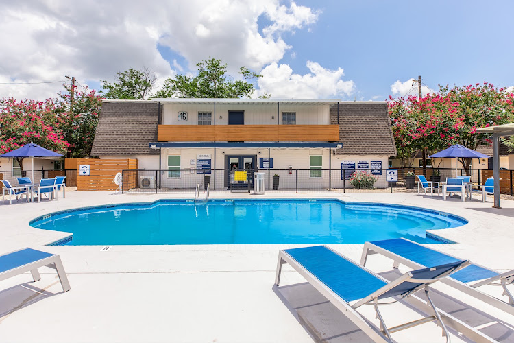 The Lynx Townhomes & Apartments